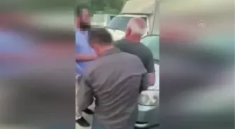 Seyyar satıcılardan rüşvet aldıkları belirlenen 2 zabıta yakalandı