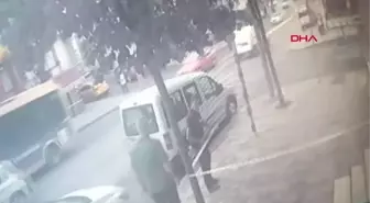 Son dakika haber... BAĞCILAR'DA İŞÇİNİN ÖLDÜĞÜ BALKON ÇÖKMESİ GÜVENLİK KAMERASINA YANSIDI