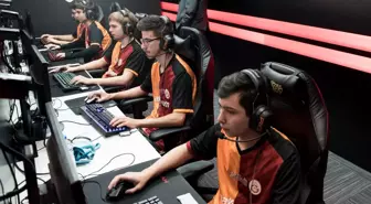Derbide kazanan taraf Galatasaray oldu! Derbi sonrası oyunculara tebrik mesajı geldi