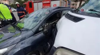 Son dakika haberi... İki aracın çarpıştığı kazada 2 kişi yaralandı