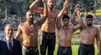 Bolu yerel: İzmit Belediyesi'nin 5 Güreşçisi Bolu'da Kürsüdeydi
