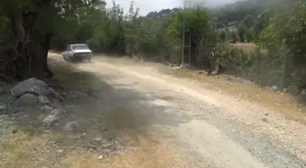 Osmaniye haber... Osmaniye'de Köy Yolu Yapılmayan Vatandaş: 'Hakkımızı Nerede Arayalım? Başvuru Yapmadığımız Yer Kalmadı'