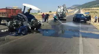 OTOMOBİL İLE ÇARPIŞAN TRAKTÖR İKİYE BÖLÜNDÜ