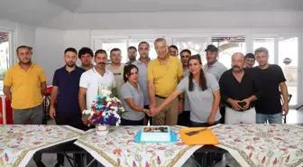 Temizlik İşçilerinden Başkan Tarhan' A Sözleşme Teşekkürü