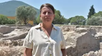 ULUCAK HÖYÜĞÜ'NDE 7 BİN 800 YILLIK KADIN FİGÜRLÜ HEYKEL BULUNDU