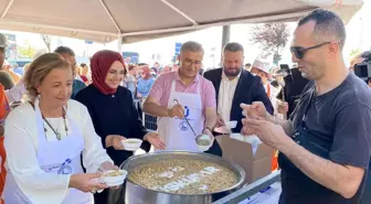 Üsküdar'da binlerce kişiye aşure ikram edildi