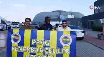 Fenerbahçe Çekya'da çiçeklerle karşılandı