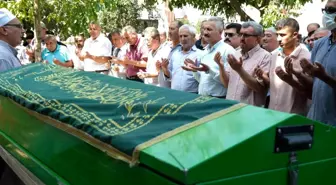 Paraşüt kazasında ölen öğretmeni öğrencileri gözyaşlarıyla uğurladı