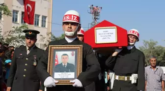 Son dakika haber... Şehit Uzman Onbaşı Mustafa Demir, son yolculuğuna uğurlandı (2)