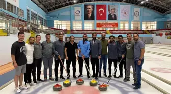 24Erzincanspor Teknik Direktörü Karan, yardımcılarıyla birlikte curling oynadı