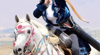 AYŞE ÖĞRETMEN ATLI OKÇULUKTA ERKEK RAKİPLERİNİ GERİDE BIRAKIP, KÜRSÜYE ÇIKTI