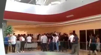 Son dakika haberi: Rektör vekilinin makamını basmaya çalışan öğrenciler ile güvenlik arasında arbede kamerada