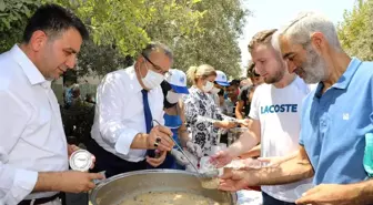 Manisa haber... Yunusemre'den vatandaşa 6 noktada aşure ikramı