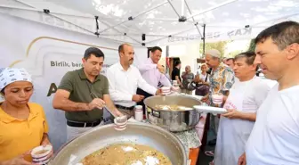 Antalya haber! Kaş'ta vatandaşlara aşure dağıtıldı