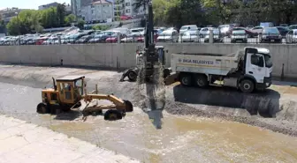 Kocabaş Çayı temizleniyor