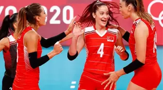 Ne Zehra ne de Hande! Güzel voleybolcu Tuğba Şenoğlu'ndan hayranlarını mest eden göğüs dekolteli poz