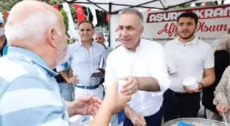 Sultangazi'de vatandaşlara aşure dağıtıldı