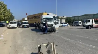 Gaziantep haber... GAZİANTEP'TE İŞÇİ SERVİSİ, TIR'A ÇARPTI: 6 YARALI