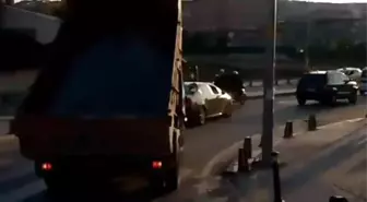 BEDAŞ'a ait kamyonet trafikte damperi açık şekilde ilerledi