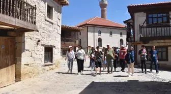 Afyon gündem haberleri... AFYONKARAHİSAR - Büyük Taarruz'un 100. yılı dolayısıyla şehit ve gazi çocukları Kocatepe'yi gezdi