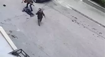 'Annemi taciz etti' diyerek dakikalarca yaşlı adamı darp etti