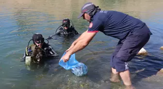 Son dakika haberleri | Batman'da itfaiyenin dalgıç ekipleri eğitim dalışında su altından çöp topladı