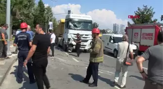 KARTAL'DA HAFRİYAT KAMYONU SKUTER YÜKLÜ ARACA ÇARPTI