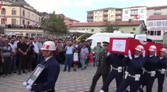Şehit Özdemir son yolculuğuna uğurlandı