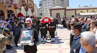 Son dakika haber... Şehit Topçu Uzman Çavuş Cirnooğlu, son yolculuğuna uğurlandı (2)