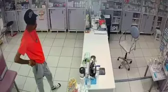 Bursa'da akılalmaz soygun! Hasta gibi geldi, sadaka kutusu ve telefonu çaldı