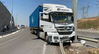 Kocaeli gündem haberi | Kocaeli'de yön tabelası direğine çarpan tırın sürücüsü yaralandı