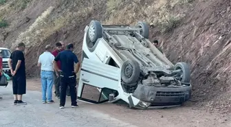 Son dakika haber... Tunceli'de hafif ticari araç ters döndü: 4 yaralı