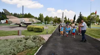 Çocuklardan Havacılık ve Teknoloji Parkına Ziyaret