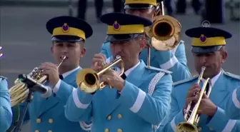 Cumhurbaşkanlığı Muhafız Alayı Tüfekli Gösteri Bölüğü nöbet değişimi gösterisi gerçekleştirildi (2)