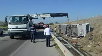 Son dakika haberi... AFYONKARAHİSAR - Yolcu otobüsü devrildi, 1 kişi öldü, 38 kişi yaralandı (4)