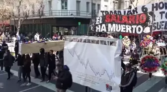 BUENOS AİRES - Arjantin'in başkenti Buenos Aires'te protesto