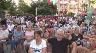 Gaziosmanpaşa Belediyesi tarafından vatandaşlara aşure dağıtıldı