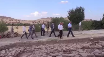 Tunceli Valisi Özkan, Tozkoparan Höyüğü'ndeki kazı çalışmalarını inceledi