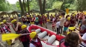 Adrenalin tutkunları hafta sonunu rafting yaparak değerlendirdi