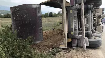 Virajı alamayan kamyon devrildi: 1 yaralı