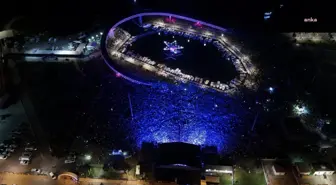Ebru Gündeş'ten Aliağa'da 50 bin kişilik dev konser
