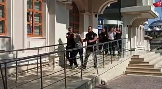 Eğlence merkezi önündeki cinayetin şüphelilerini kırmızı araçları yakalattı