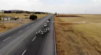 Muş yerel haberi... Malazgirt ve Ahlat kutlamaları için bin 350 kilometre pedalladılar