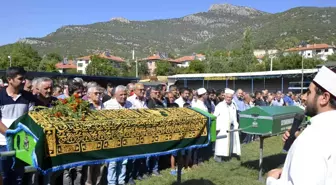 Muğla yerel haberi... Muğla'daki kazada hayatını kaybeden 4 kişi Burdur'da toprağa verildi