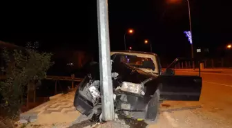 Aydın haberi: Dümdüz yolda aydınlatma direğine çarptı, baba oğul yaralandı