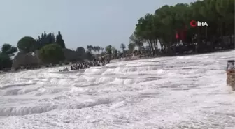 Denizli gündem haberleri | Kavurucu sıcaklardan bunalan turistler beyaz cennet 'Pamukkale'ye akın etti