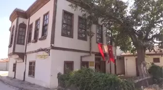 Kırıkkale haberi | KIRIKKALE - 'Kralların ressamı' Rahmi Pehlivanlı, yarım asrı aşan ömrüne binlerce eser sığdırdı