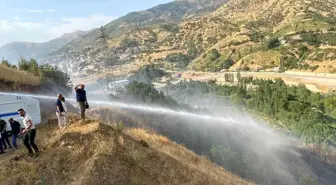 Son dakika haberi! Şemdinli'deki örtü yangınına TOMA'larla müdahale