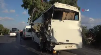 Antalya haber... Alanya'da tur otobüsü yolcu indiren servise çarptı