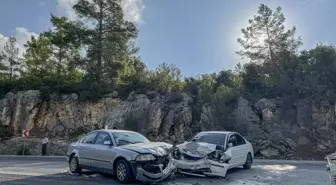 Son Dakika | İki otomobilin çarpıştığı kazada 6 kişi yaralandı